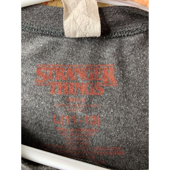 Women’s 2 piece Wild Fable Cardi + Graphic Tee Large 5448 Stranger Things - Picture 7 of 7